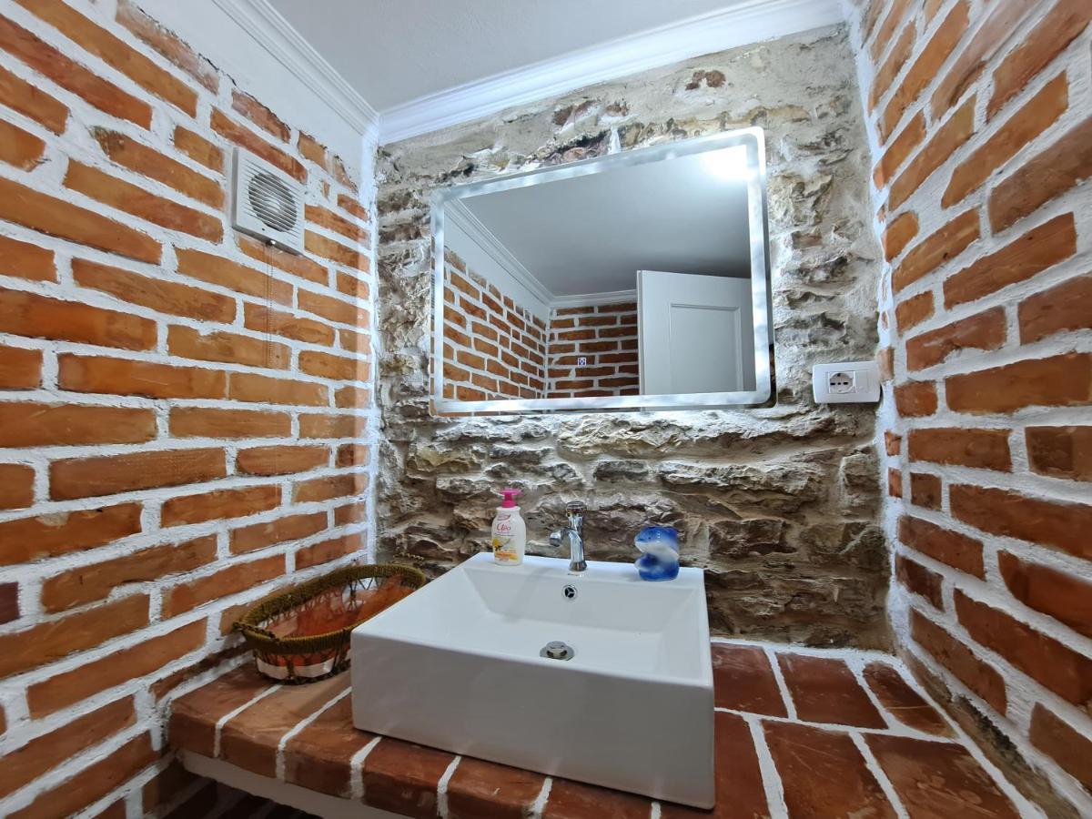 "Villa 70" Guesthouse Gjirokastër 외부 사진