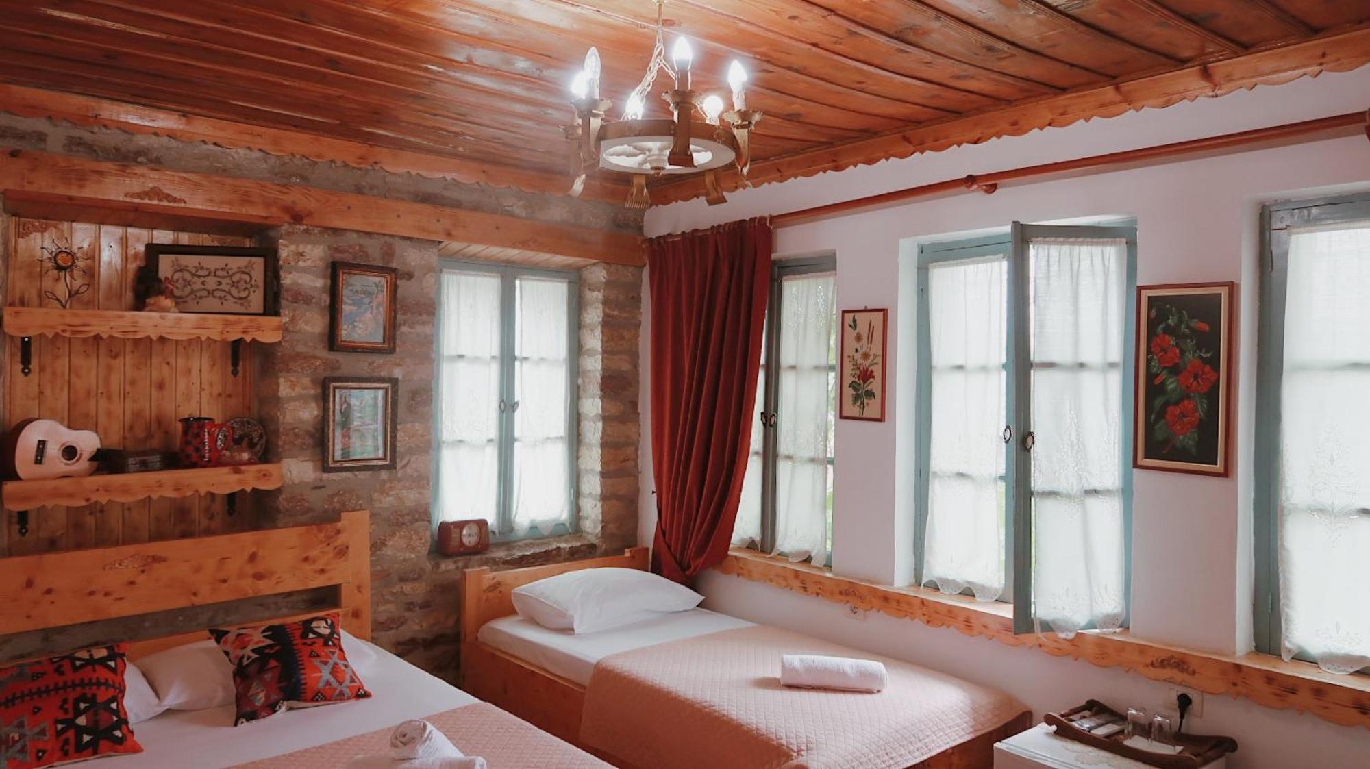 "Villa 70" Guesthouse Gjirokastër 외부 사진