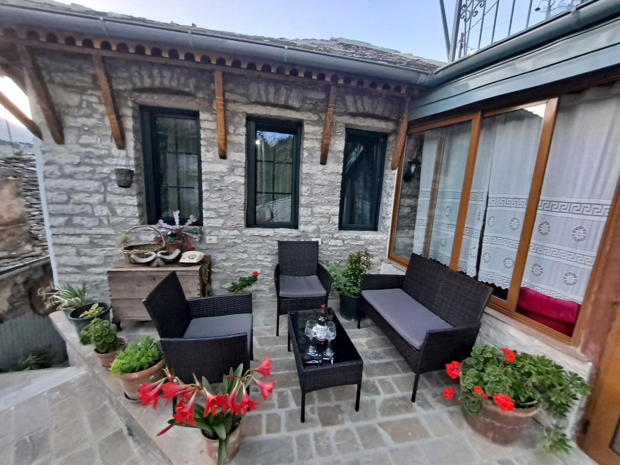 "Villa 70" Guesthouse Gjirokastër 외부 사진