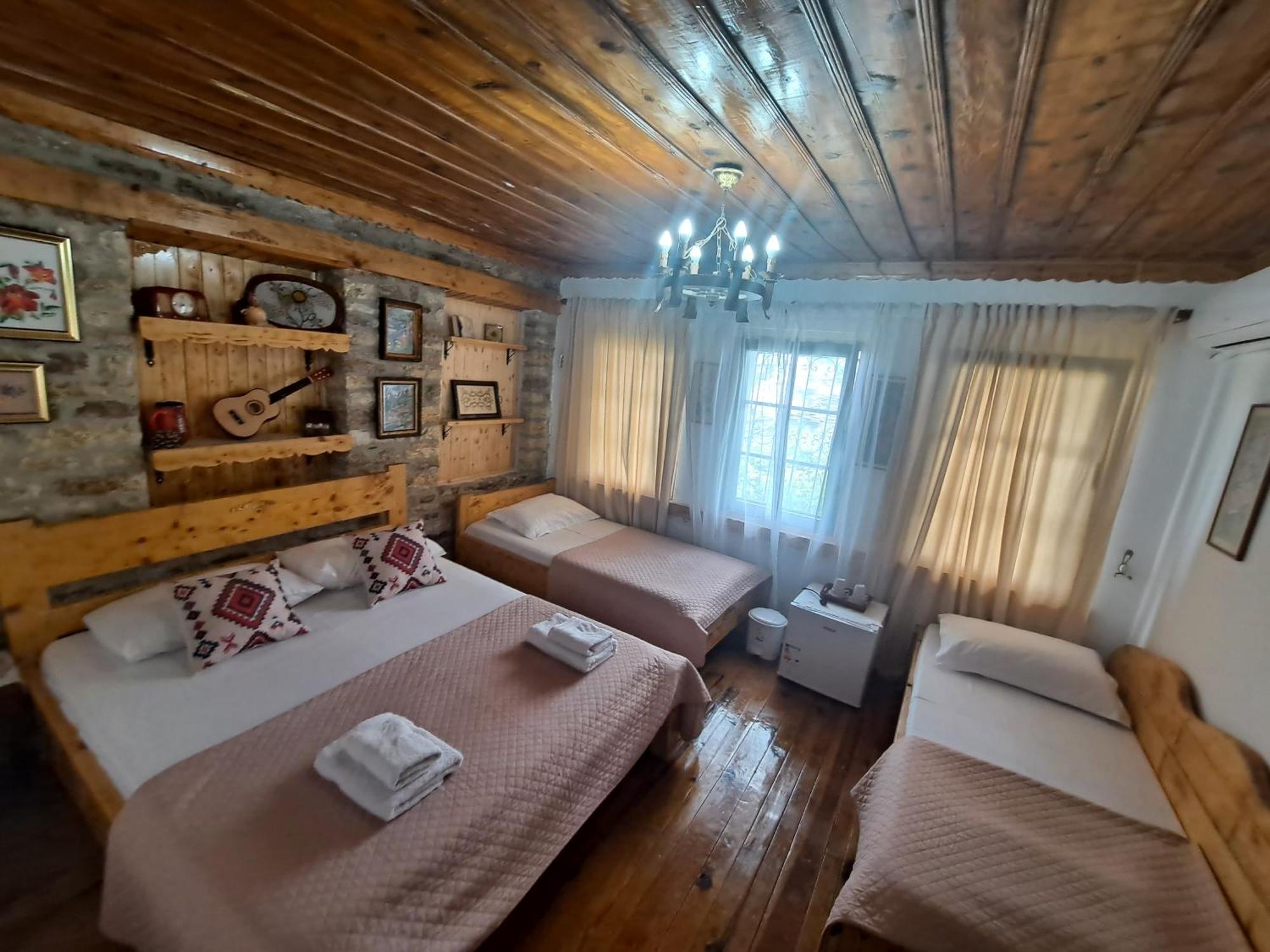 "Villa 70" Guesthouse Gjirokastër 외부 사진